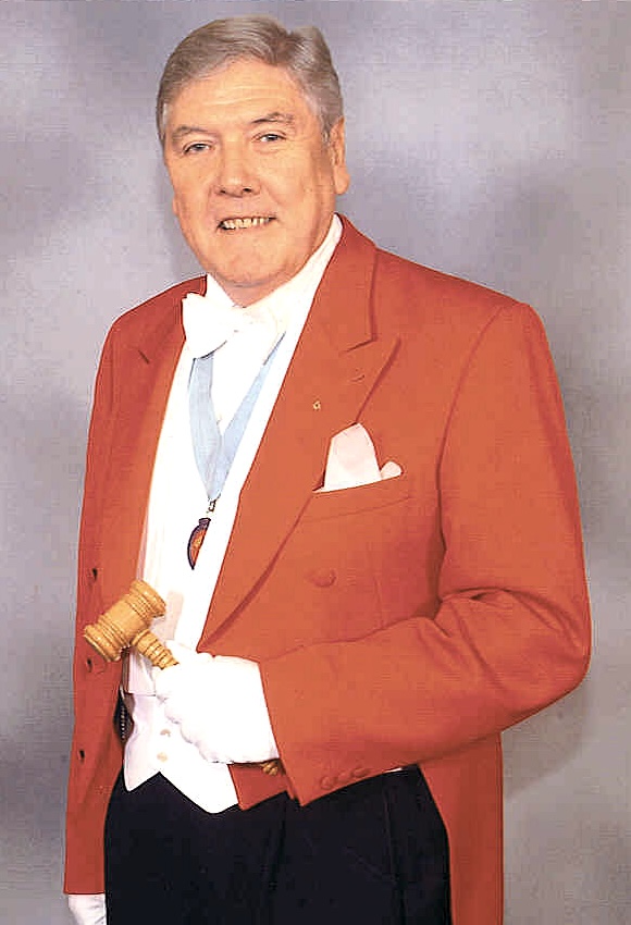 Toastmaster duties on the day Toastmasters will warmly meet and greet your guests on arrival at the wedding ceremony and reception venue, directing them as appropriate through the building or site to the welcoming party.